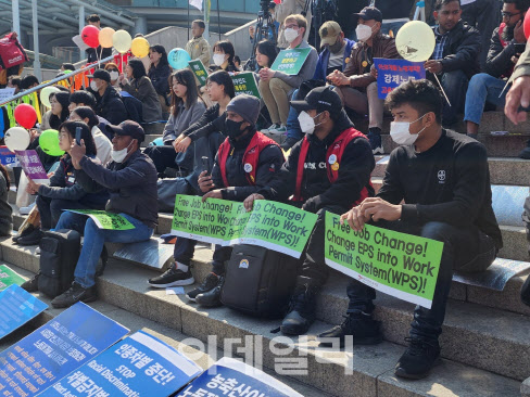 "차별금지법 제정하라"…서울역에 모인 이주 노동자들