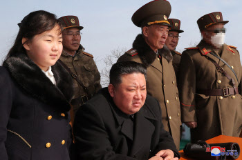北, '핵반격 가상 종합전술훈련'…김정은 "핵공격태세 완비해야"