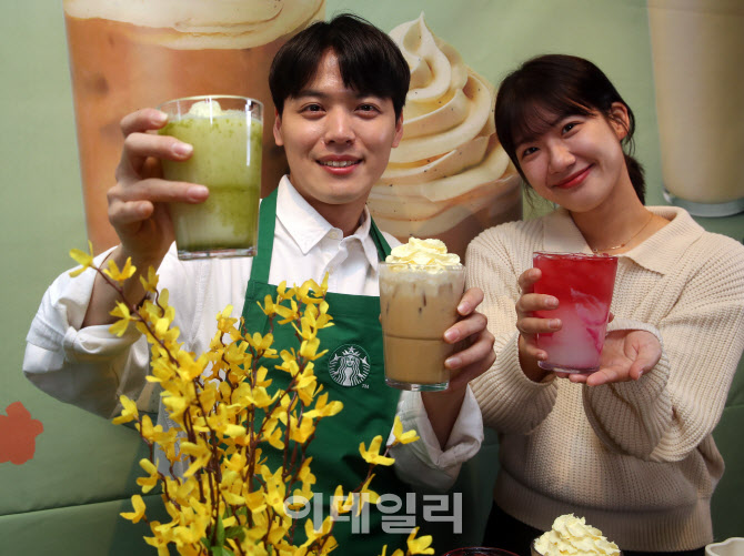 [포토] 스타벅스, 봄맞이 음료 '슈크림 라떼' 출시