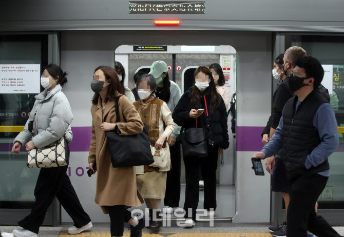 [포토] 아직은 마스크 착용이 대세