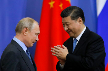 ‘4년만에 방러’ 시진핑, 푸틴과 회동…반미 연대 강조