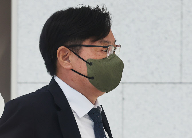 이재명, 페북에 남의 재판 녹취록을… 재판부 “매우 부적절”