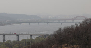 “오늘보다 추워요”…황사 유입에 미세먼지 ‘나쁨’