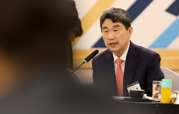 이주호 “학폭, 반드시 근절해야...공직자로서 책임감”