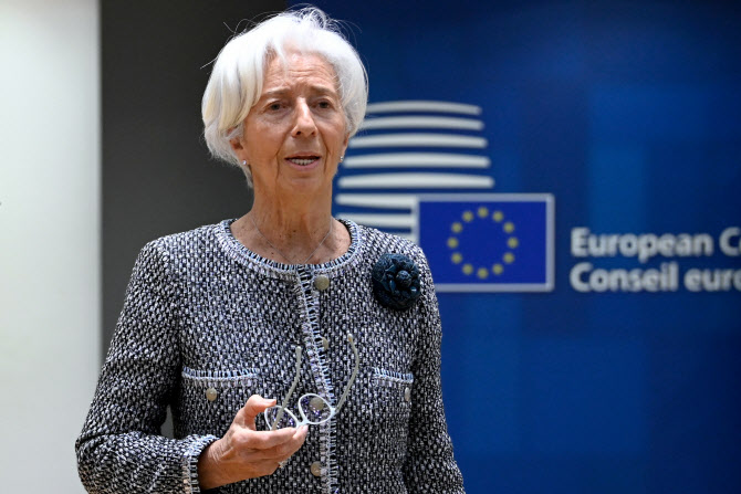 SNS까지 부추긴 '막연한 공포'…유럽 은행 위기감 엄습(종합)
