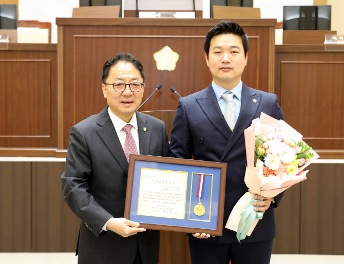 한성민 연수구의원, 지방의정봉사상 수상