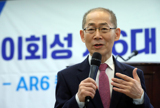 이회성 IPCC 의장 "탄소중립, 공포 아닌 새로운 기회…기술로 해결"