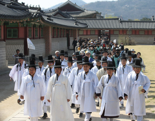 퇴계 선생 가르침 따라…경복궁서 안동까지 '귀향길' 걷는다