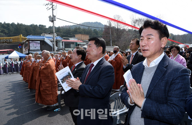 [포토]봉선사 산문 낙성식 참석한 김동근 의정부시장