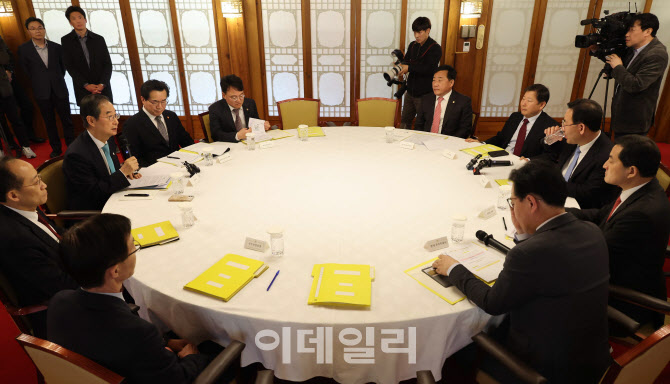 [포토]양곡관리법 관련 당정협의회에서 발언하는 한덕수 국무총리