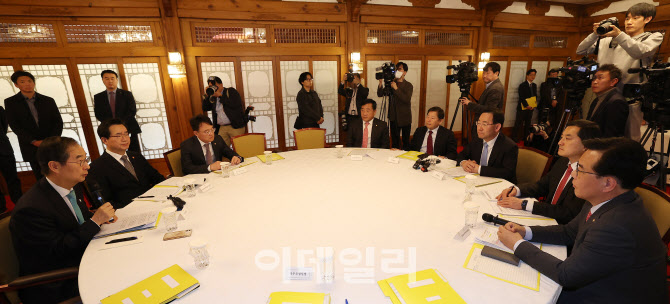 [포토]양곡관리법 관련 당정협의회에 주재하는 한덕수 국무총리