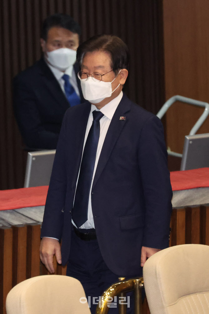[포토]체포동의안 투표 마친 이제명 대표