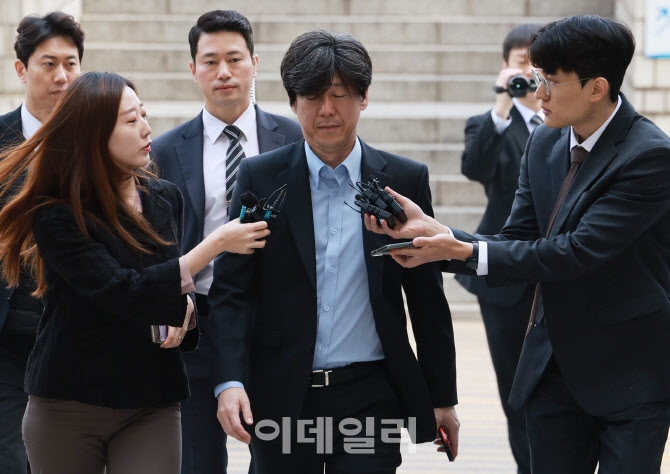 [포토] 서울중앙지법 향하는 남욱 변호사