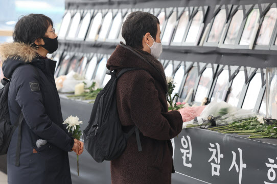 서울시, '이태원참사' 서울광장 분향소…"자진철거 강력 요구"