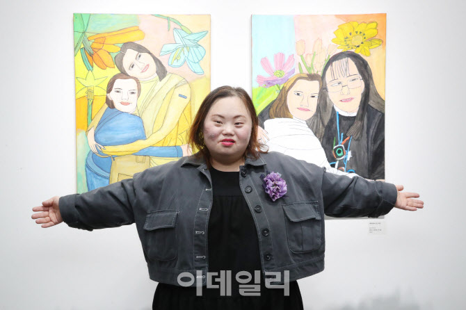 [포토]정은혜 작가 ‘포옹’