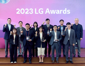구광모 LG 회장 “고객가치 실천한 모두가 LG의 자랑”