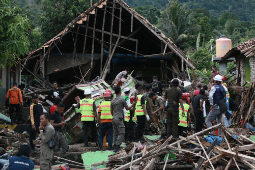 인도네시아, 지진 쓰나미에 이어 화산까지 분화