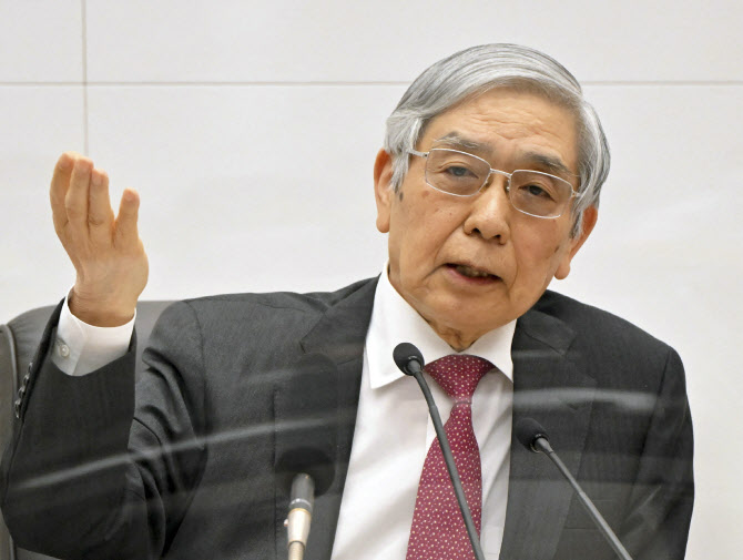 구로다 BOJ 총재 내일 퇴임…"10년 돈풀기 실험은 실패"