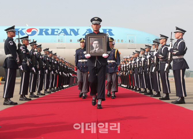 [포토]조국으로 돌아온 '유진 초이' 황기환 애국지사