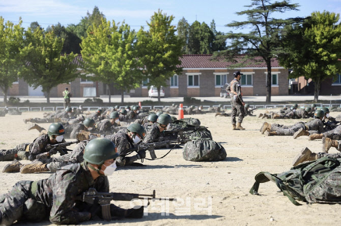 정신질환으로 병역 면제받았는데…의료인·보육교사 자격 취득?