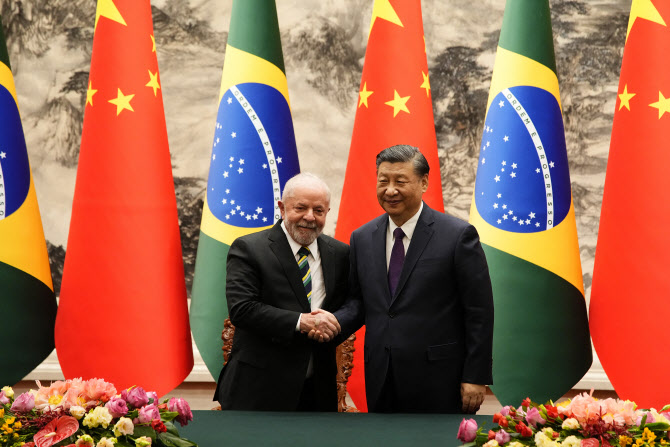시진핑, 룰라에 "오랜 친구"…美맞서 中·브라질 연대강화