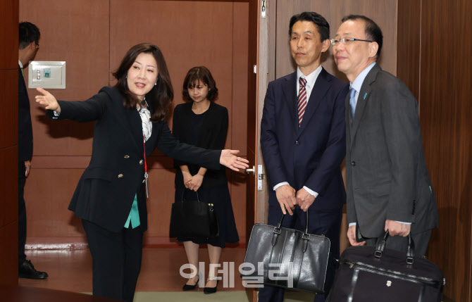 [포토]서민정 국장-다케히로 국장, 안보정책협의회 참석