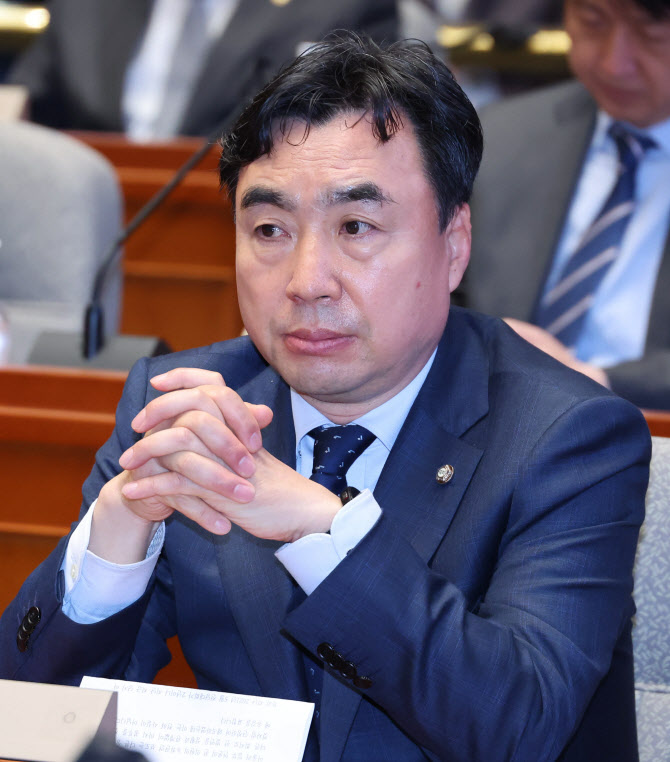 '전대 돈봉투' 의혹 받는 윤관석 의원, 압수수색 불복 준항고