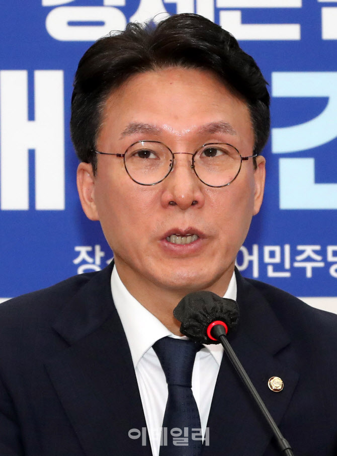 [포토]전세사기 대책 긴급 기자간담회에서 발언하는 김민석 더불어민주당 정책위의장