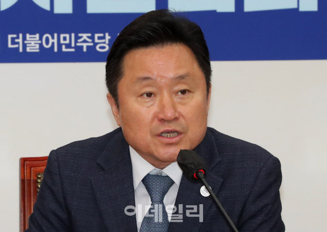 [포토]전세사기 대책 긴급 기자간담회에서 발언하는 최인호 국토교통위원회 간사