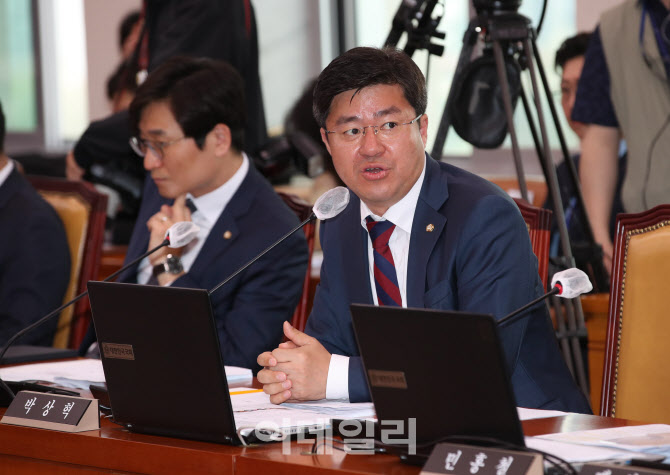 [포토]국토위 전체회의, '의사진행 발언하는 박상혁'