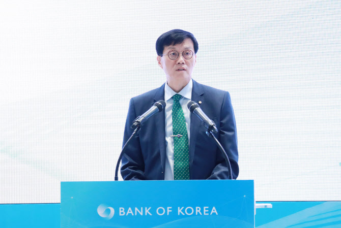 이창용 "급속한 고령화, 노동시장 구조 변화에 관심 필요"