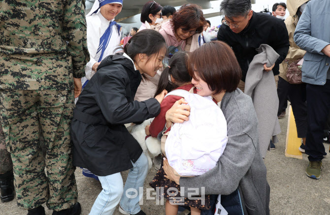 [포토]'프라미스 작전' 가족 만난 수단 교민 어린아이