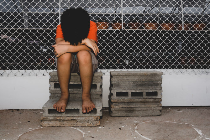 식판 뺏고 발로 밀기까지…어린이집서 장애아동 학대 의혹