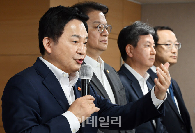 [포토]취재진 질의에 답하는 원희룡 장관