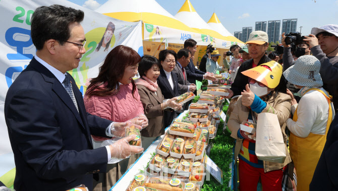 [포토]5월2일은 오리 먹는 날