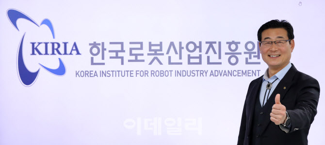 [만났습니다]손웅희 원장 “로봇은 4차산업혁명 열쇠”