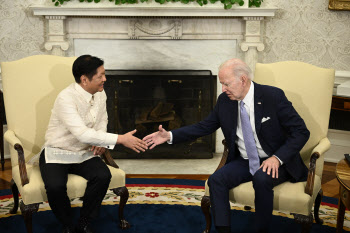 美·필리핀 정상회담, 안보 동맹 재확인…中견제 목표