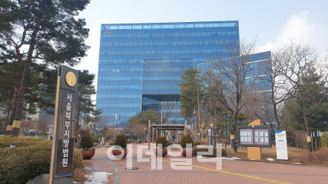 반지하 주택서 80대 전 연인 살해 60대 男…징역 10년