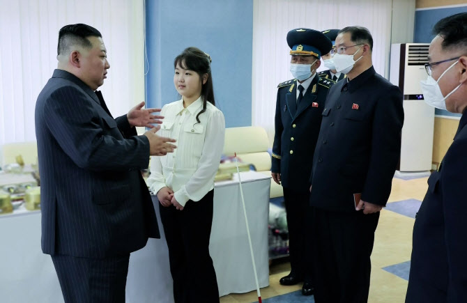 탈북외교관 “김정은, 딸 김주애 노출 이유있다…이유는”
