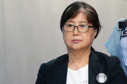 '국정농단' 최서원, 130일 만에 교도소 복귀…형집행정지 연장 불허