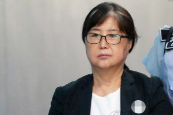'국정농단' 최서원, 130일 만에 교도소 복귀…형집행정지 연장 불허