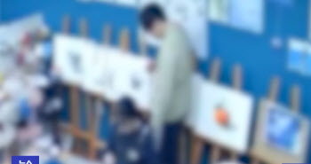 교사 뒤 ‘음란행위’ 중학생…처벌은 커녕 수사도 못 해