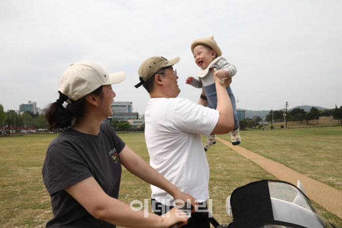 [포토]가족끼리 용산어린이정원에서 추억