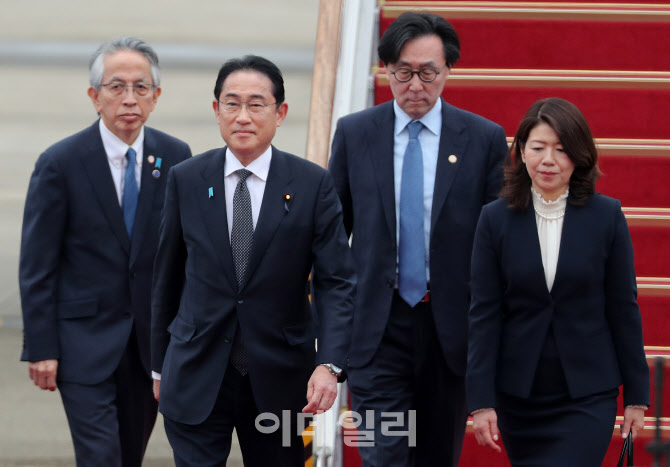 [포토]기시다 총리, “윤 대통령과 솔직한 의견 교환할 것”