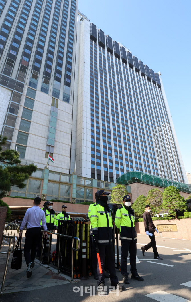 [포토]경찰병력 배치된 기시다 후미오 日 총리 숙박 호텔 주변