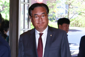 기시다, 한일의원연맹과 면담…정진석 "물컵 빠르게 채워가"