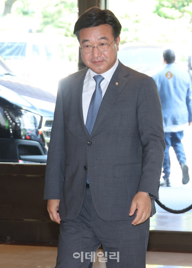 [포토]기시다 후미오 일본 총리 찾은 윤호중 더불어민주당 의원
