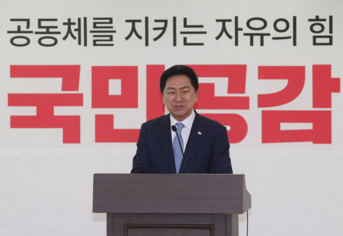 "다른 지도부는 투명인간이냐"…불편한 기색 드러낸 김기현