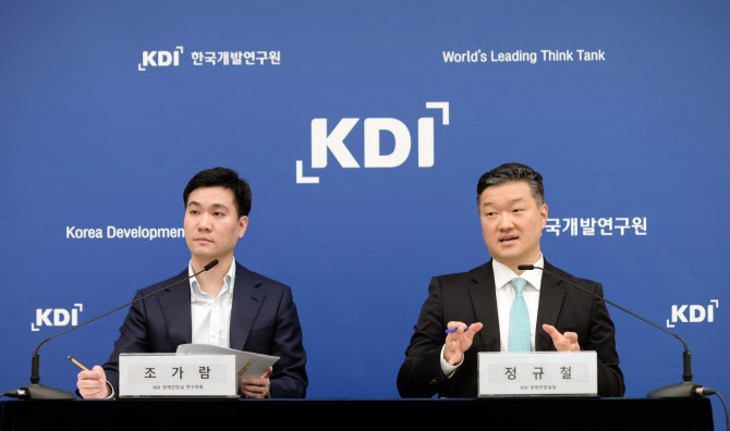 KDI “반도체 경기 이르면 2분기 저점…내년까지 세수여건 악화 요인”