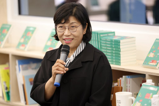 文 평산책방 택한 ‘아버지의 해방일지’ 30만부 판매 목전